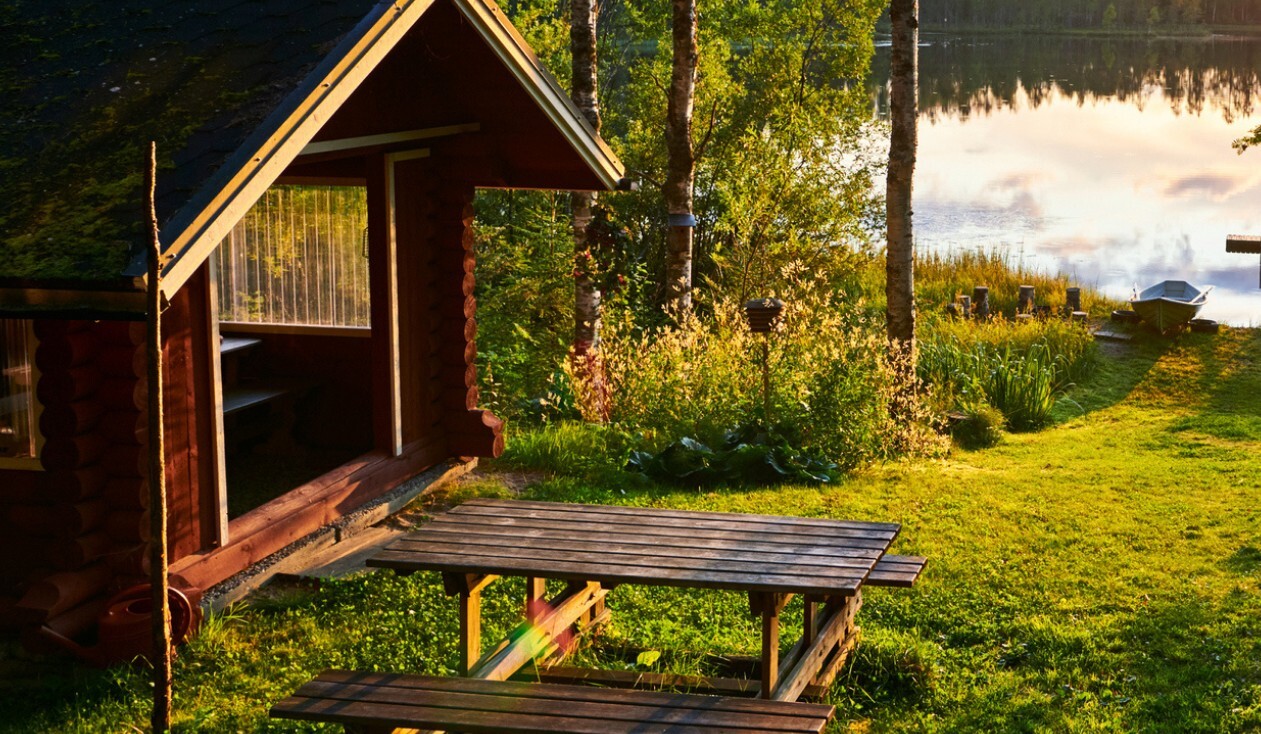 lake-cottage-cropped lake-cottage-cropped